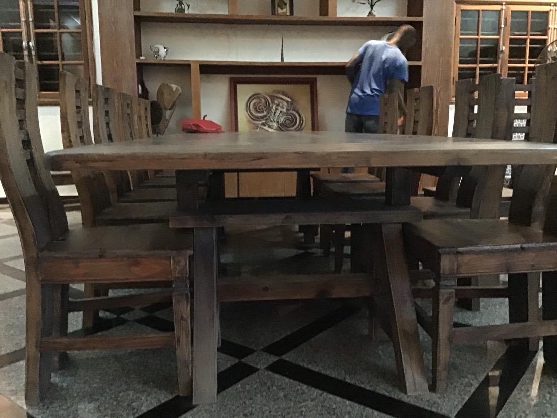 Table à manger massive rustique