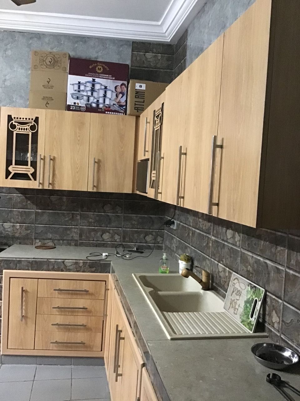 Cuisine bois clair tiroirs extractibles