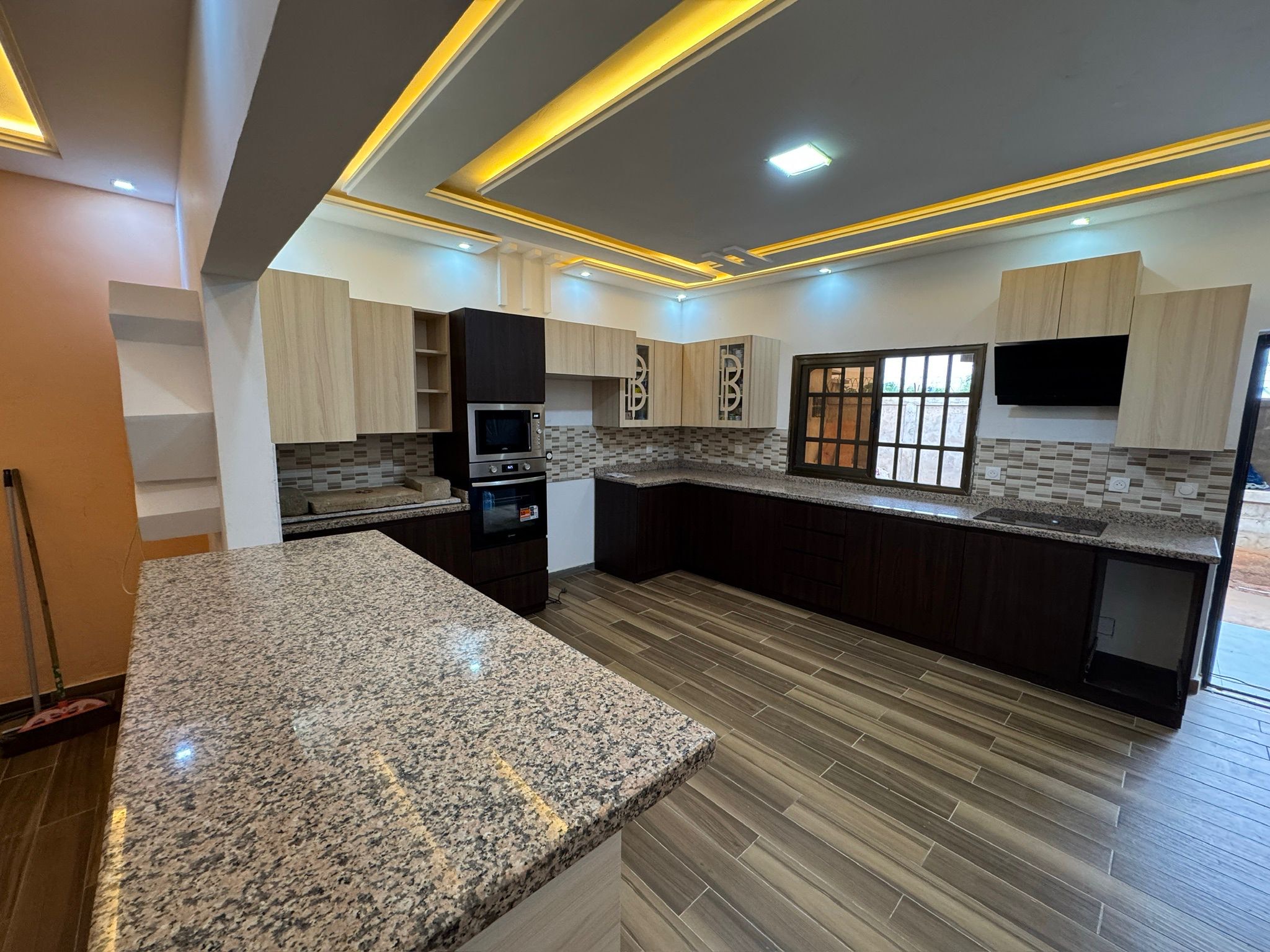 Cuisine moderne plan de travail granit