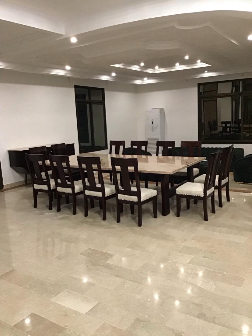 Salle à manger vue d'ensemble