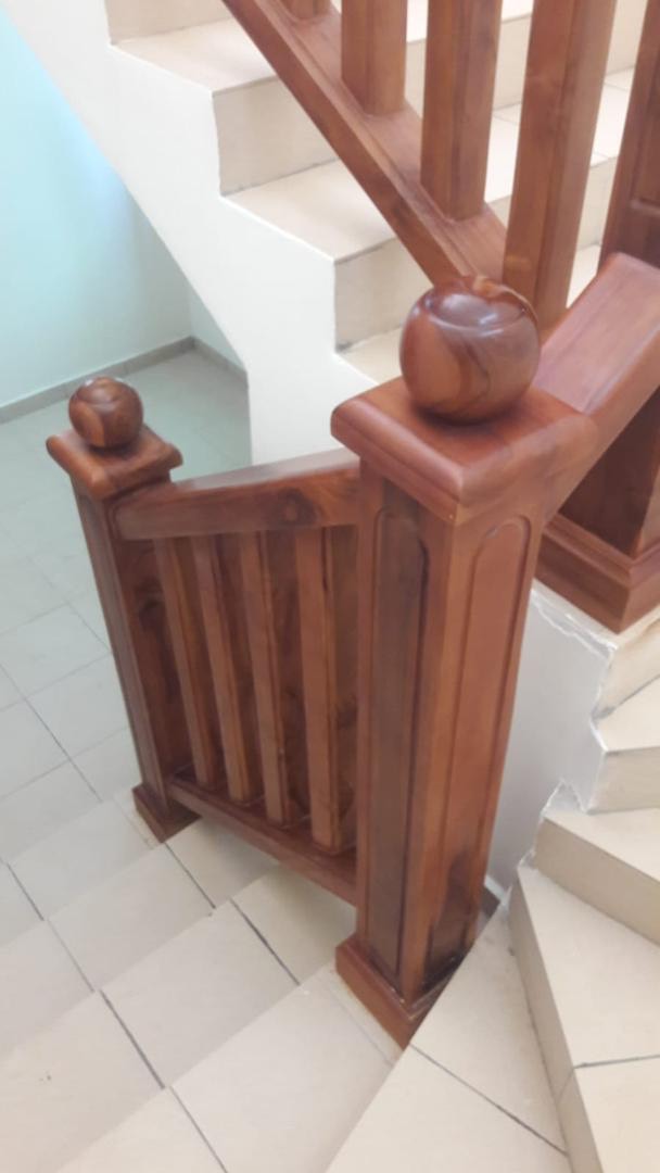 Rampe escalier bois massif