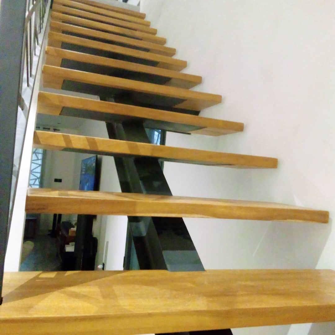 Escalier flottant bois et métal